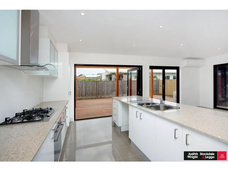 7 Pobblebonk Place, Cowes VIC 3922