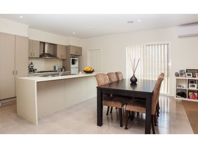 10 Kingfisher Way, Cowes VIC 3922