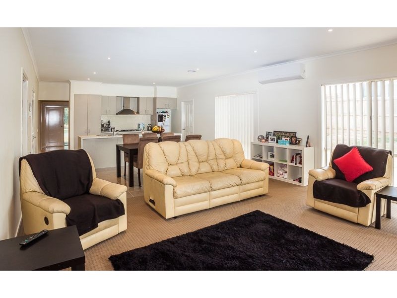 10 Kingfisher Way, Cowes VIC 3922