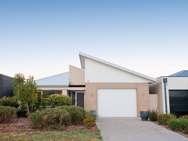 2/60 McKenzie Rd, Cowes VIC 3922