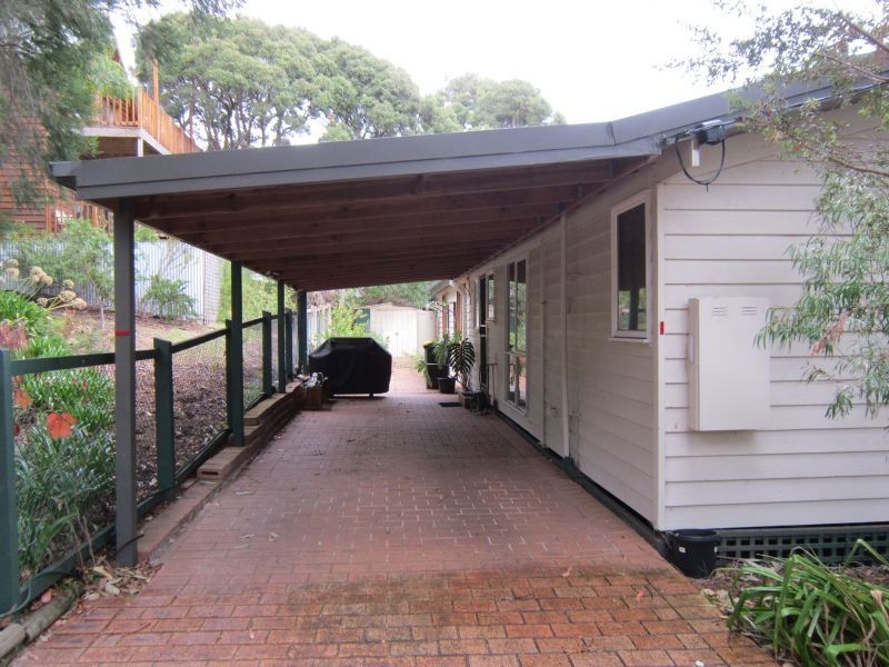 2 Red Rocks Road, Cowes VIC 3922