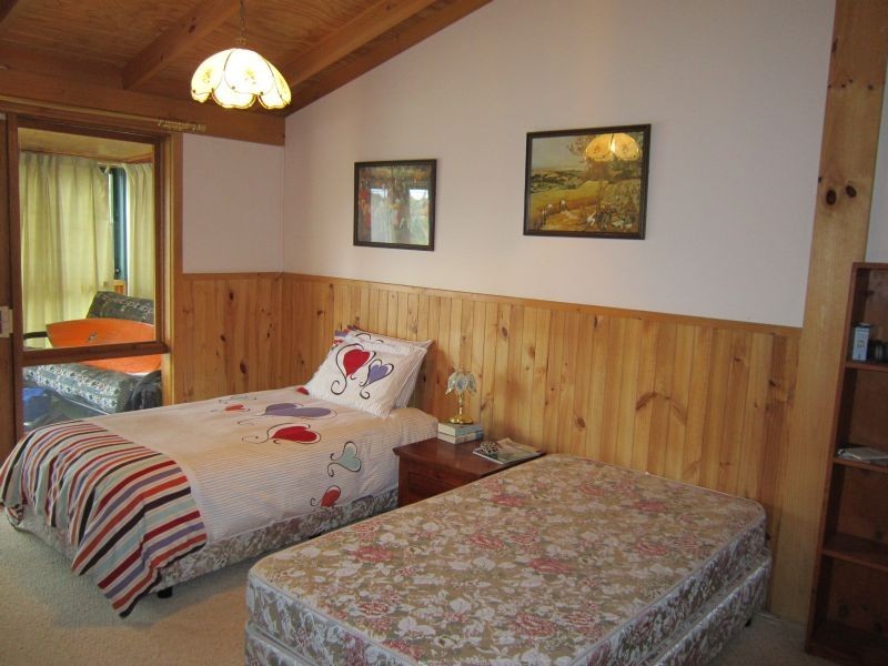 2 Red Rocks Road, Cowes VIC 3922