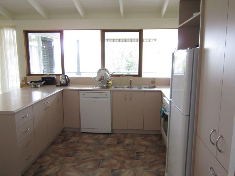 2 Red Rocks Road, Cowes VIC 3922