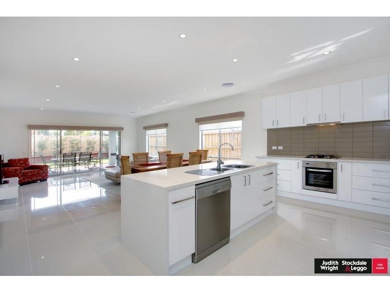 2 Blue Wren Place, Cowes VIC 3922
