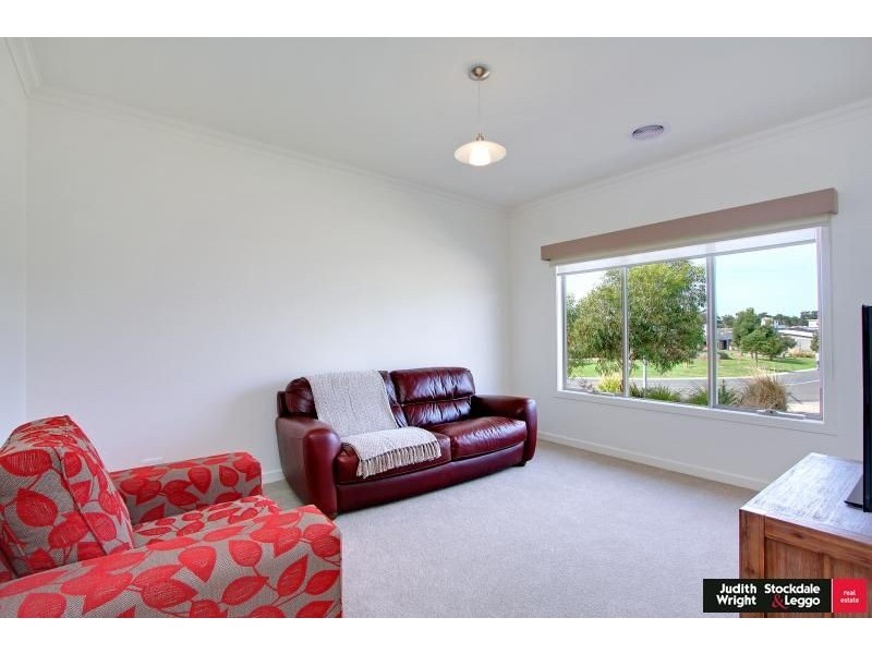 2 Blue Wren Place, Cowes VIC 3922