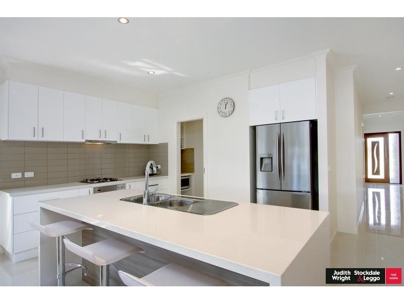 2 Blue Wren Place, Cowes VIC 3922