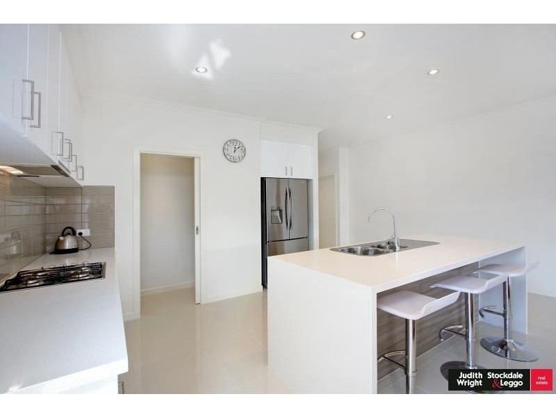 2 Blue Wren Place, Cowes VIC 3922