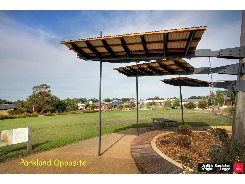 2 Blue Wren Place, Cowes VIC 3922