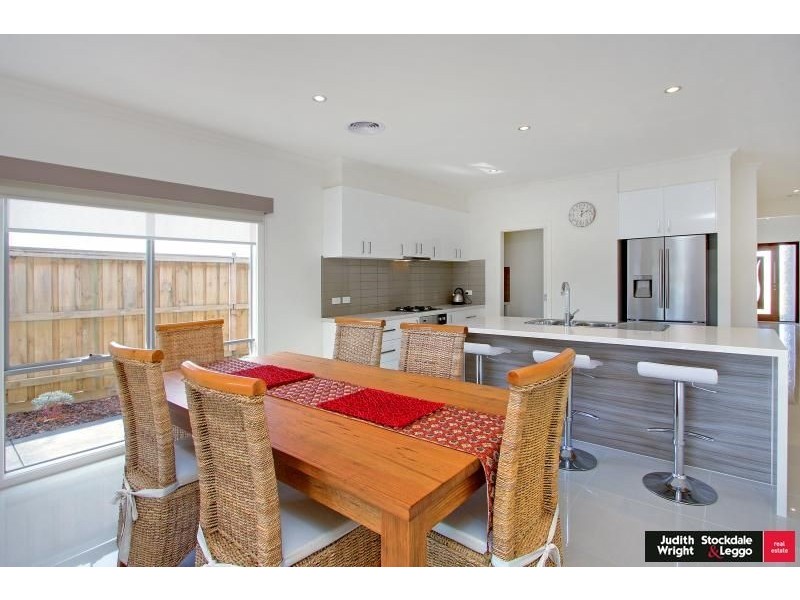 2 Blue Wren Place, Cowes VIC 3922