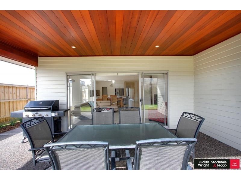 2 Blue Wren Place, Cowes VIC 3922