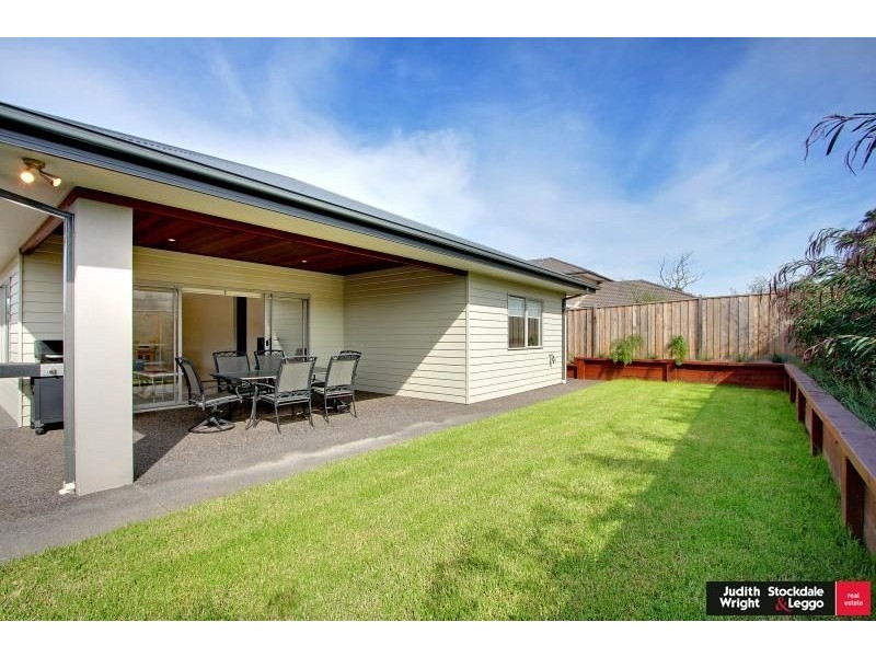 2 Blue Wren Place, Cowes VIC 3922