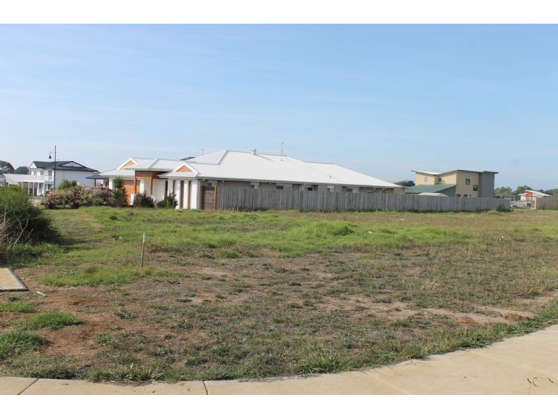 16 Shoalhaven Road, Cowes VIC 3922