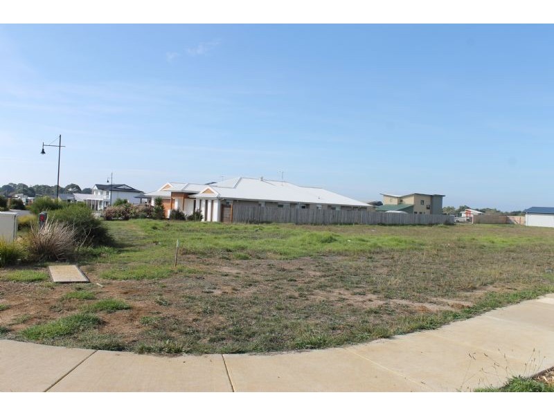 16 Shoalhaven Road, Cowes VIC 3922