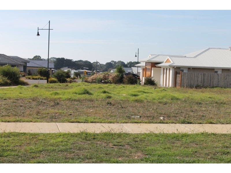 16 Shoalhaven Road, Cowes VIC 3922