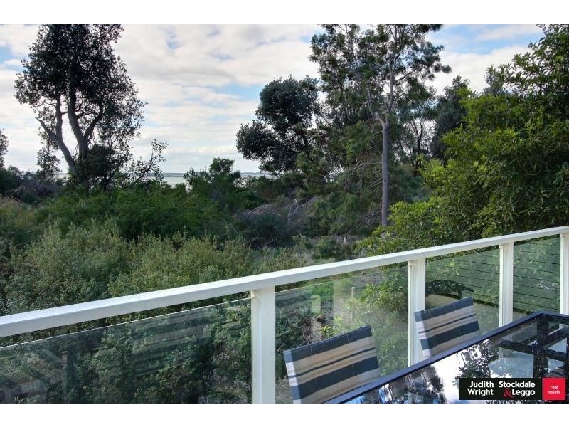 19 Woodlands Avenue, Silverleaves VIC 3922