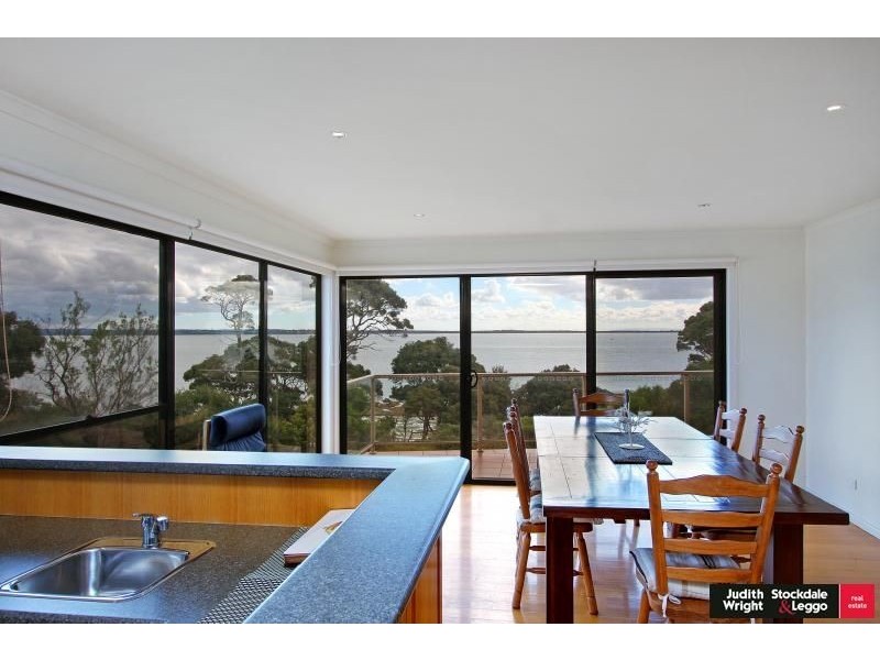 2 Langard Road, Cowes VIC 3922