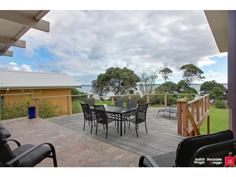 2 Langard Road, Cowes VIC 3922