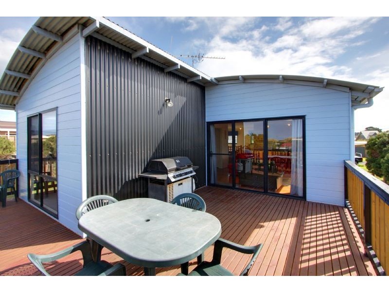 15 Batman Avenue, Surf Beach VIC 3922
