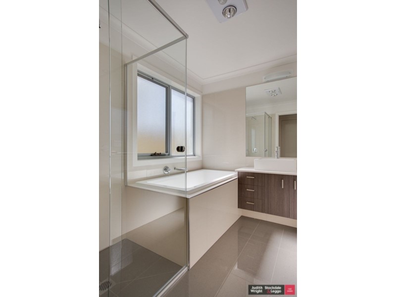 3/4 Osbourne Avenue, Cowes VIC 3922
