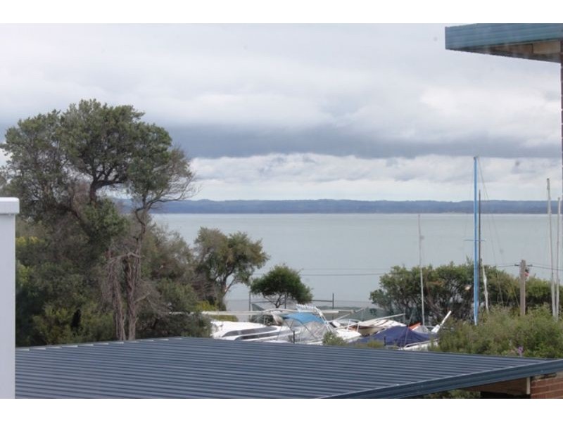 3/4 Osbourne Avenue, Cowes VIC 3922