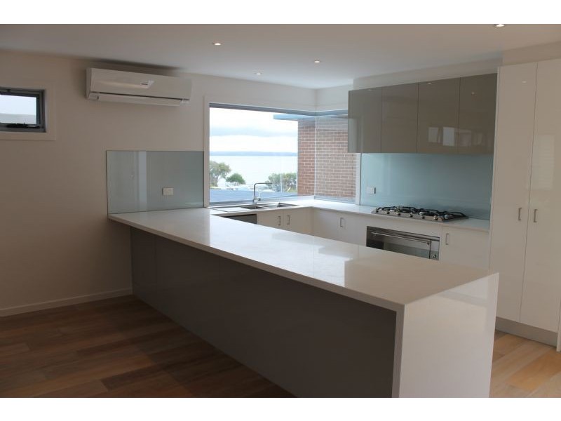 3/4 Osbourne Avenue, Cowes VIC 3922