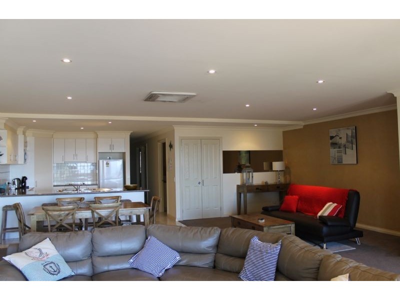 2/9-11 Beach Road, Rhyll VIC 3923