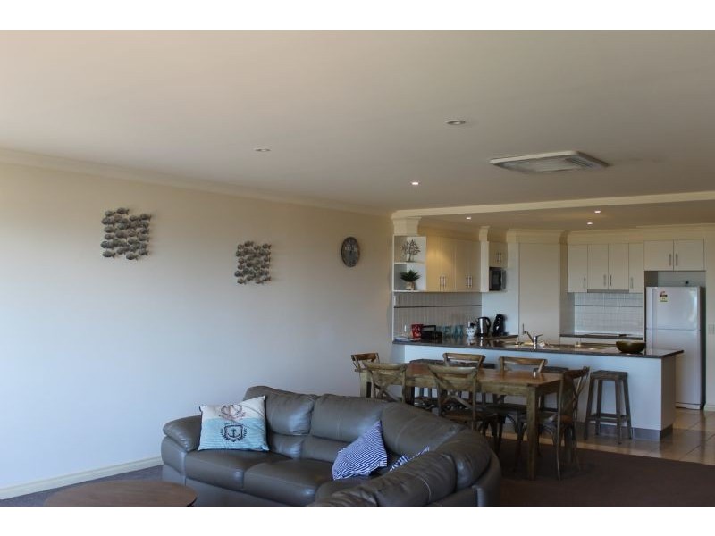 2/9-11 Beach Road, Rhyll VIC 3923