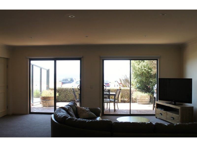 2/9-11 Beach Road, Rhyll VIC 3923