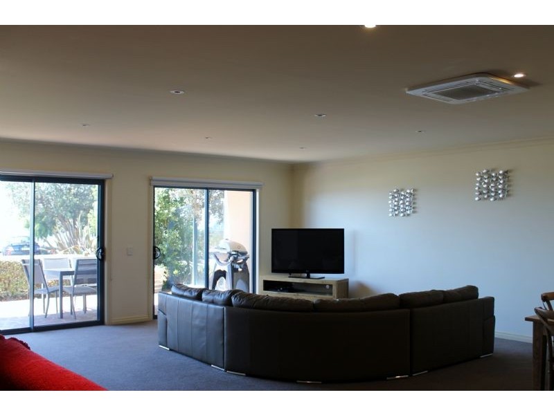 2/9-11 Beach Road, Rhyll VIC 3923