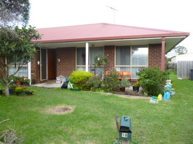 18 Robert Drive, Cowes VIC 3922