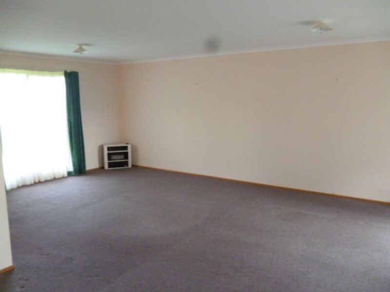 18 Robert Drive, Cowes VIC 3922