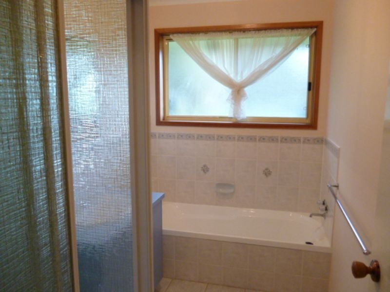 18 Robert Drive, Cowes VIC 3922
