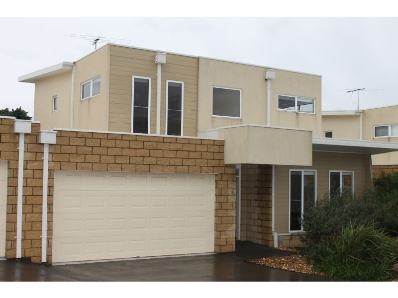 2/2 Kate Court, Cowes VIC 3922