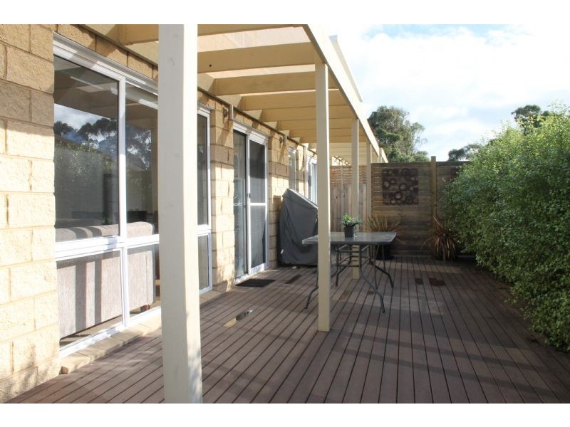 2/2 Kate Court, Cowes VIC 3922