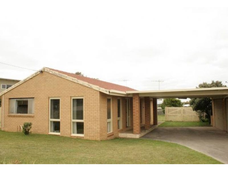 7 Stradbroke Crescent, Surf Beach VIC 3922