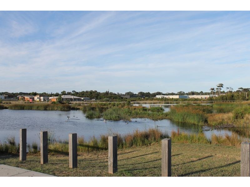 8 Cove Place, Cowes VIC 3922