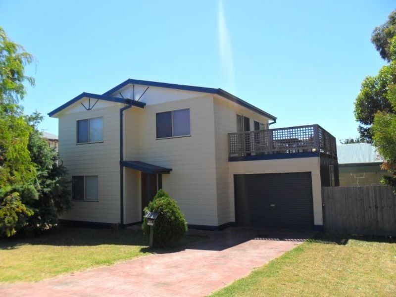 16 Caroline Avenue, Cowes VIC 3922