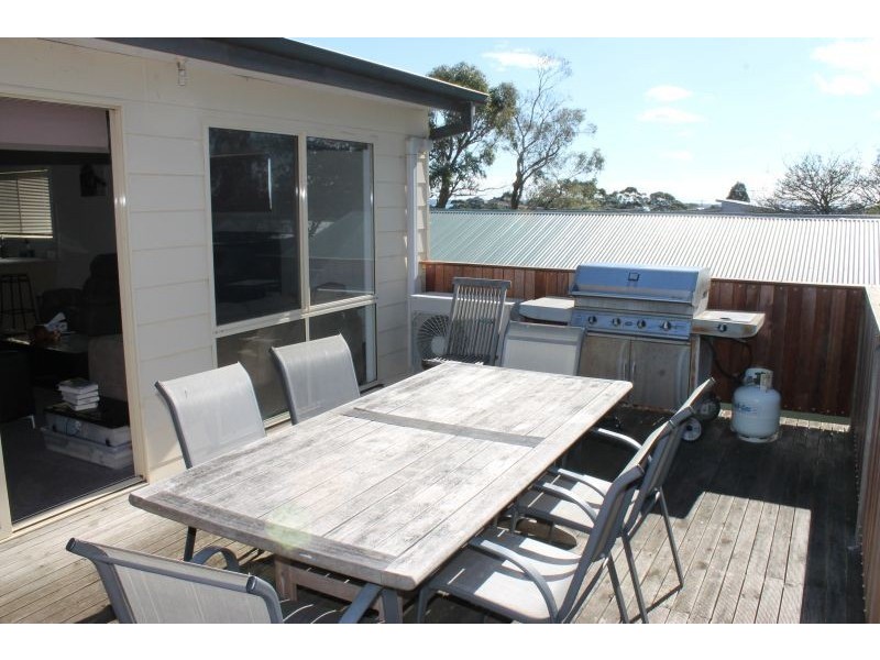 16 Caroline Avenue, Cowes VIC 3922