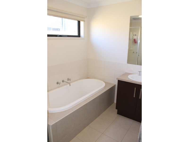 15 Boobook Grove, Cowes VIC 3922