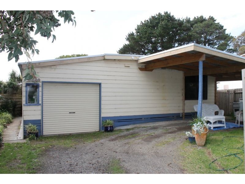 17 Scenic Drive, Cowes VIC 3922