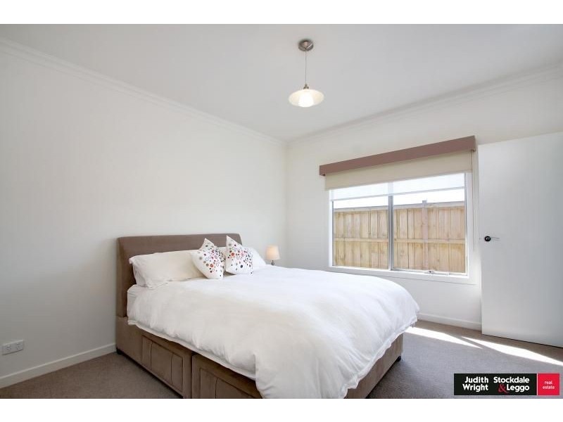 2 Blue Wren Place, Cowes VIC 3922