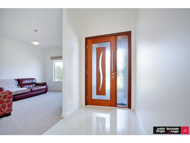 2 Blue Wren Place, Cowes VIC 3922