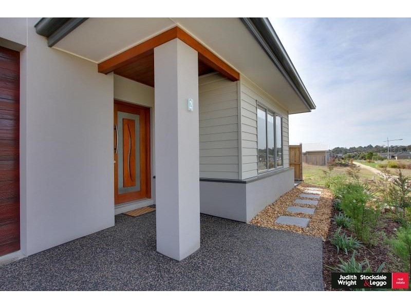 2 Blue Wren Place, Cowes VIC 3922
