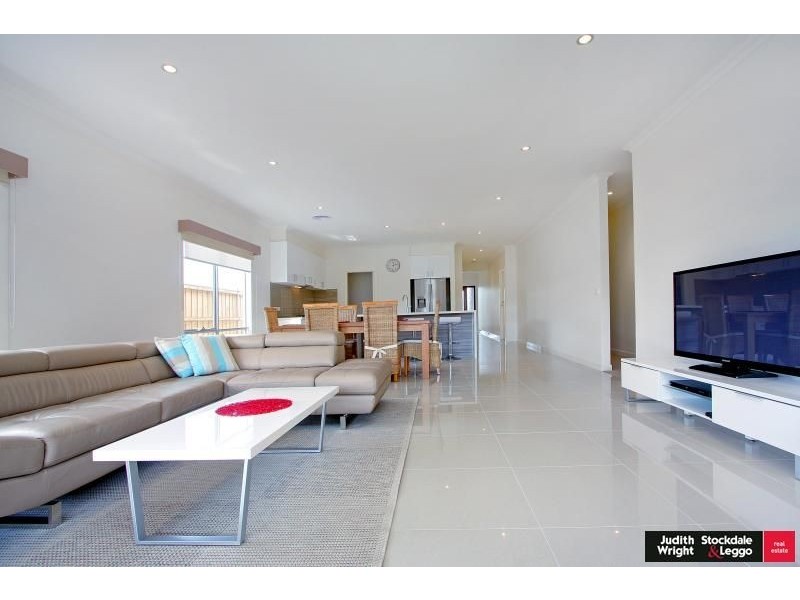 2 Blue Wren Place, Cowes VIC 3922