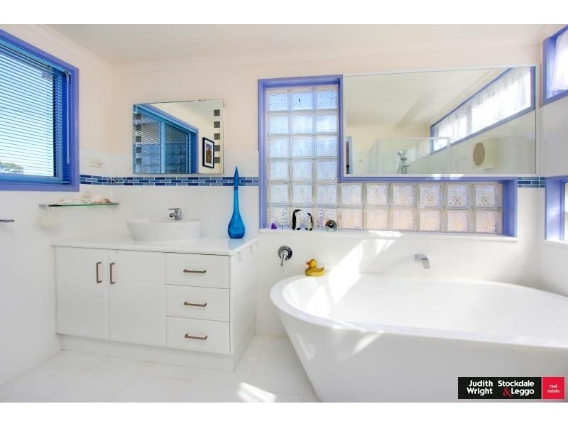 29 Hollywood Crescent, Smiths Beach VIC 3922