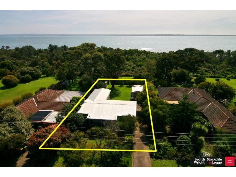 24 McRae Avenue, Cowes VIC 3922