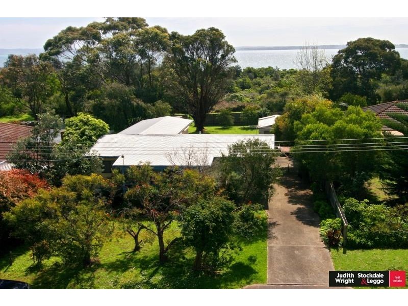 24 McRae Avenue, Cowes VIC 3922