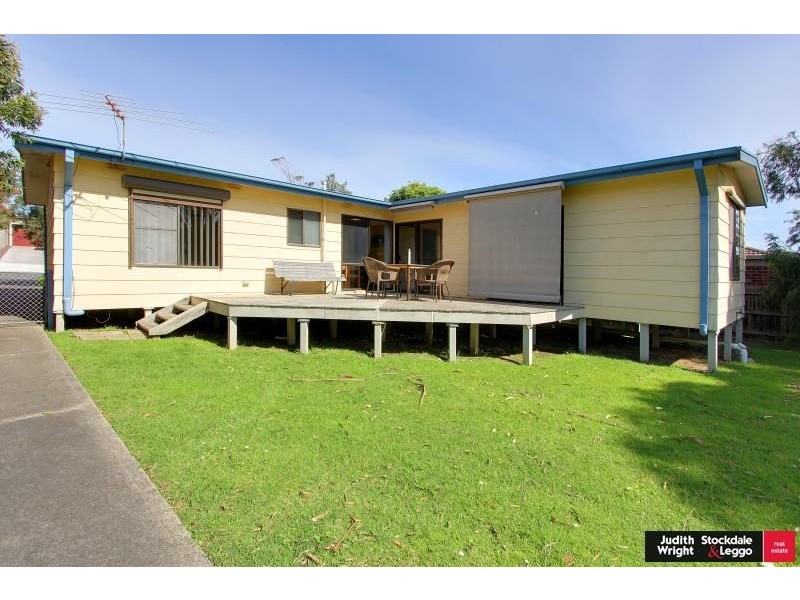 24 McRae Avenue, Cowes VIC 3922