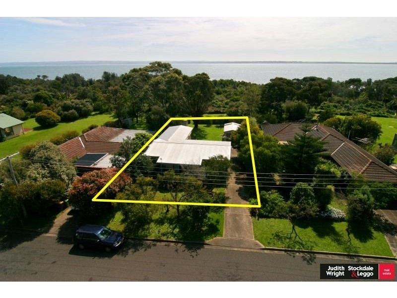 24 McRae Avenue, Cowes VIC 3922