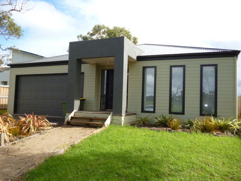 8 Currawong Close, Cowes VIC 3922